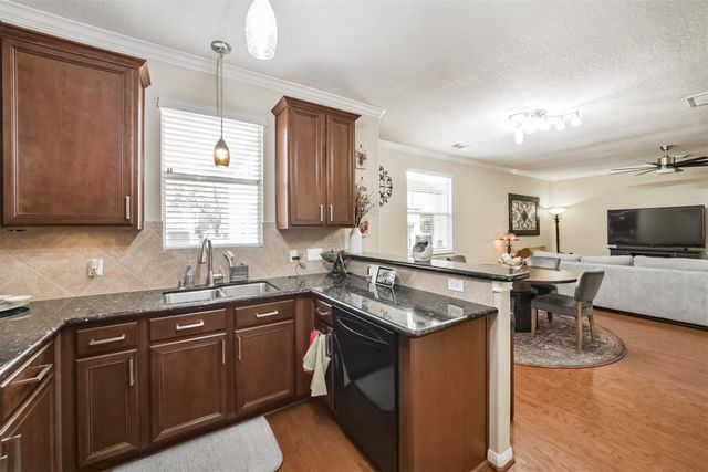 1430 W 24th Street, Houston, TX 77008