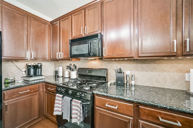 1430 W 24th Street, Houston, TX 77008