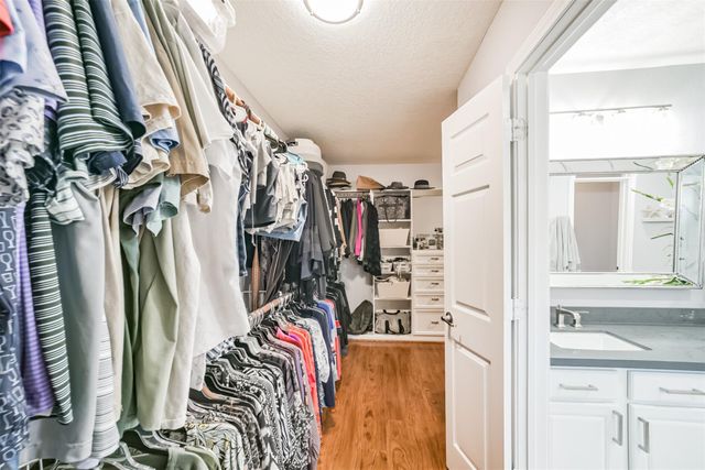 1430 W 24th Street, Houston, TX 77008