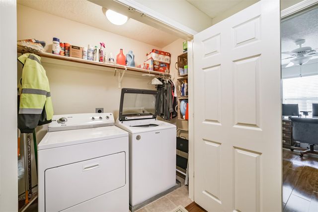 1430 W 24th Street, Houston, TX 77008