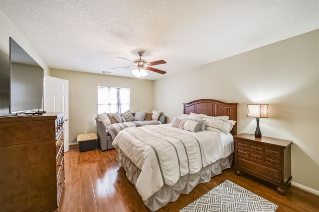 1430 W 24th Street, Houston, TX 77008