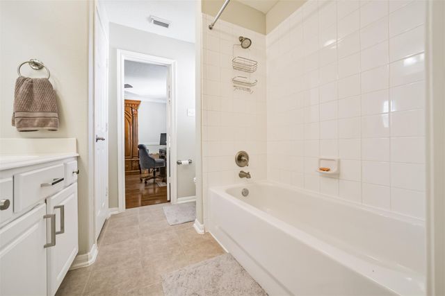 1430 W 24th Street, Houston, TX 77008