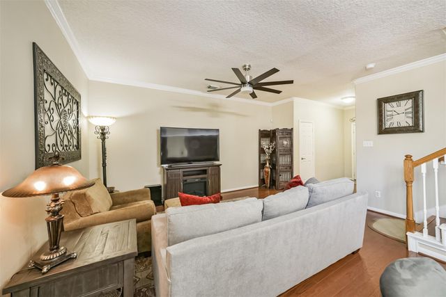 1430 W 24th Street, Houston, TX 77008