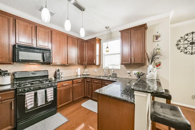 1430 W 24th Street, Houston, TX 77008