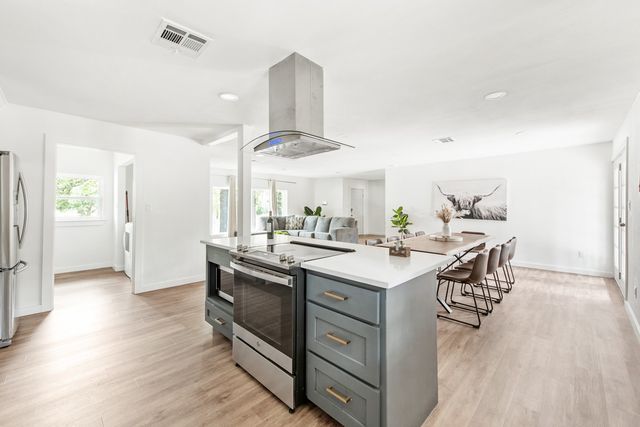 4252 Mccomas Road, Haltom City, TX 76117