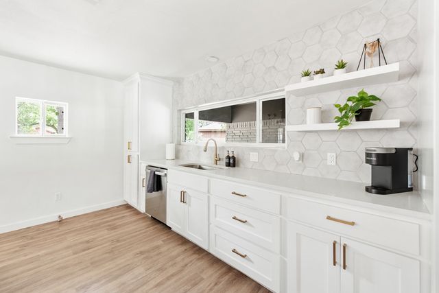 4252 Mccomas Road, Haltom City, TX 76117