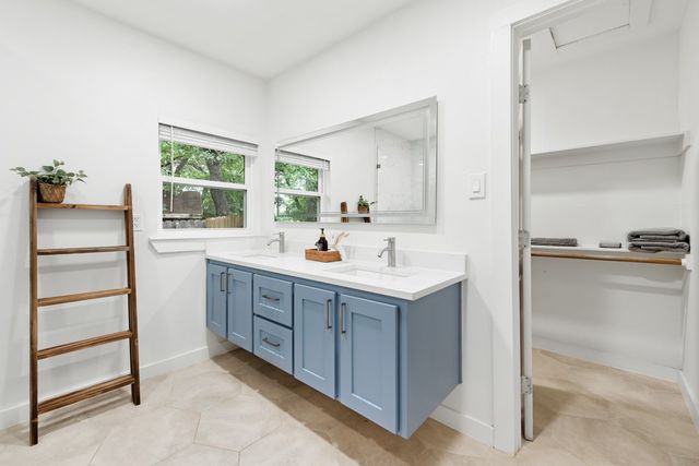 4252 Mccomas Road, Haltom City, TX 76117