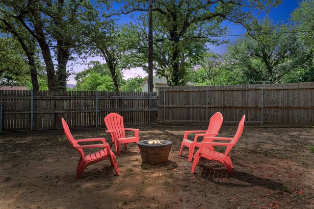 4252 Mccomas Road, Haltom City, TX 76117