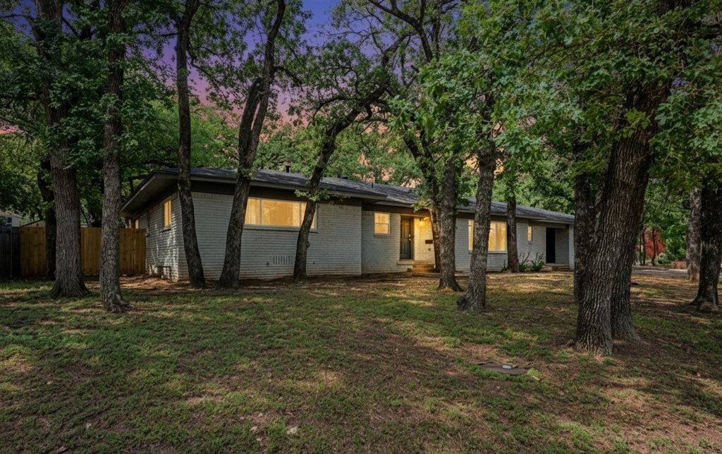 4252 Mccomas Road, Haltom City, TX 76117