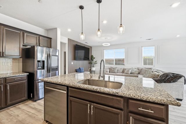 8237 Loyal Dr, Sacramento, CA 95829