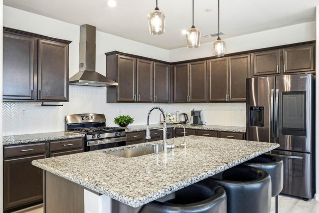 8237 Loyal Dr, Sacramento, CA 95829