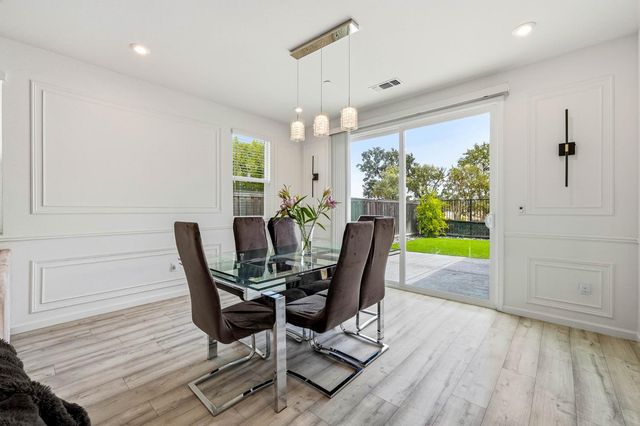 8237 Loyal Dr, Sacramento, CA 95829