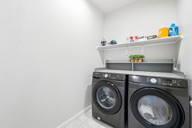 8237 Loyal Dr, Sacramento, CA 95829