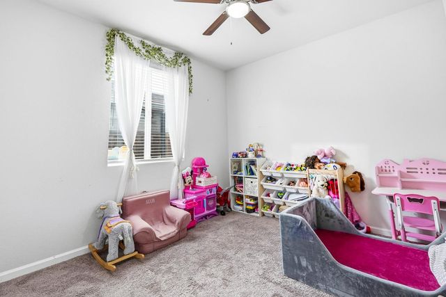 8237 Loyal Dr, Sacramento, CA 95829