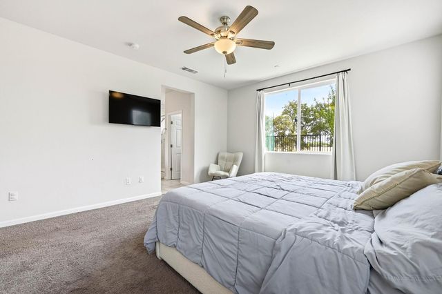 8237 Loyal Dr, Sacramento, CA 95829