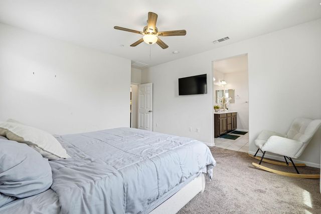 8237 Loyal Dr, Sacramento, CA 95829