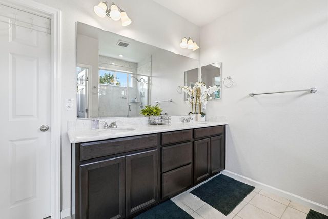 8237 Loyal Dr, Sacramento, CA 95829