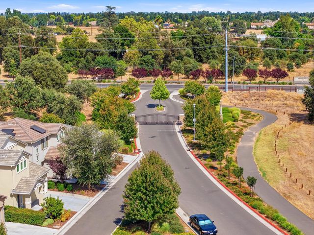 8237 Loyal Dr, Sacramento, CA 95829