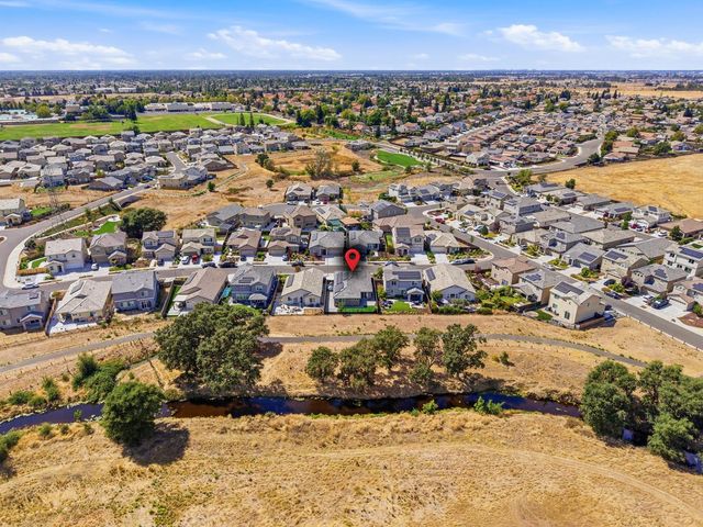 8237 Loyal Dr, Sacramento, CA 95829