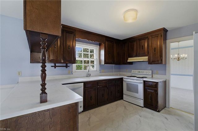 11 Cherbourg DR, Newport News, VA 23606