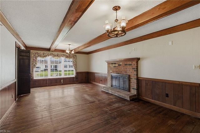 11 Cherbourg DR, Newport News, VA 23606