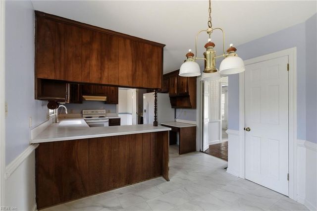 11 Cherbourg DR, Newport News, VA 23606