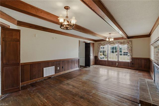 11 Cherbourg DR, Newport News, VA 23606