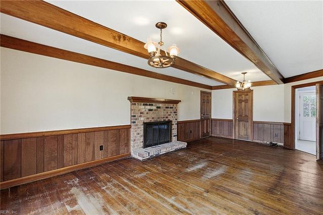 11 Cherbourg DR, Newport News, VA 23606