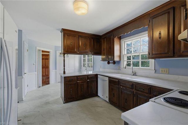 11 Cherbourg DR, Newport News, VA 23606