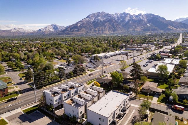 6988 S BROOKHILL DR, Cottonwood Heights, UT 84121