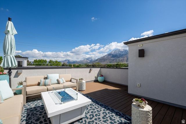 6988 S BROOKHILL DR, Cottonwood Heights, UT 84121