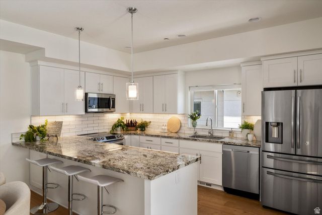 6988 S BROOKHILL DR, Cottonwood Heights, UT 84121