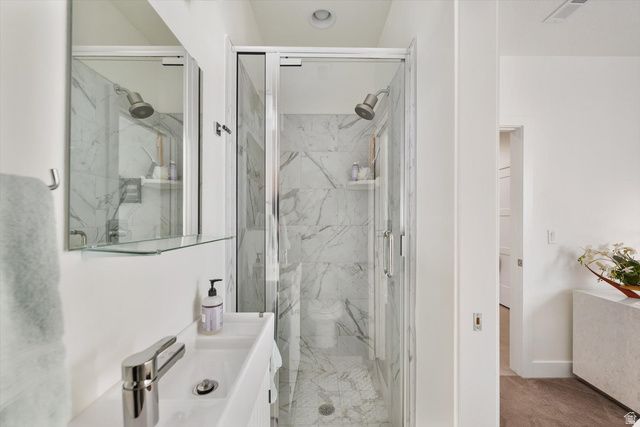 6988 S BROOKHILL DR, Cottonwood Heights, UT 84121