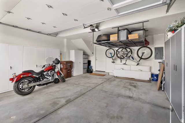 6988 S BROOKHILL DR, Cottonwood Heights, UT 84121
