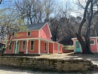 88 Grand Avenue, Eureka Springs, AR 72632