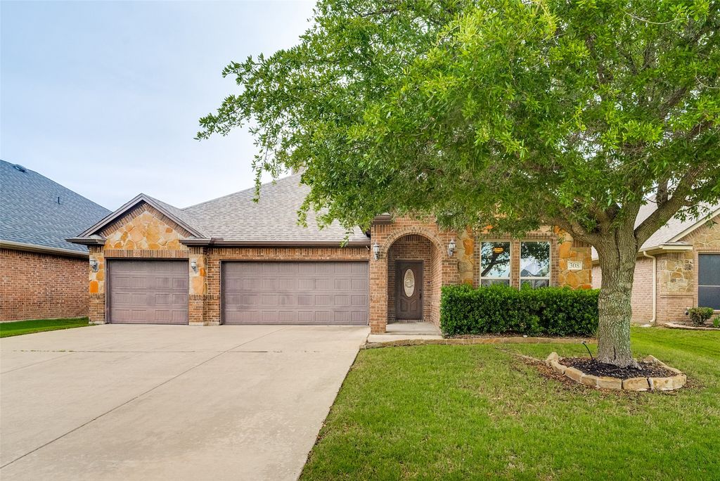308 Pecos Drive, Burleson, TX 76028