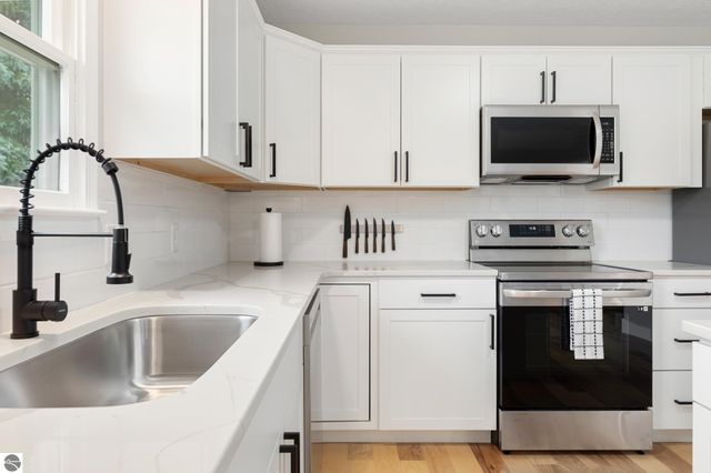 12305 S Lincoln Hollow Court, Cedar, MI 49621