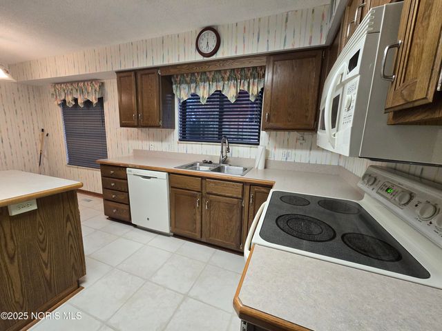 4464 Meadow Creek Court, Toledo, OH 43614