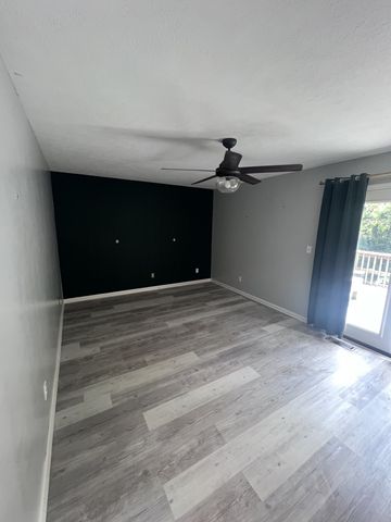 921 Jordan Cir, White Bluff, TN 37187