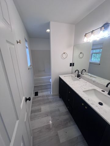 921 Jordan Cir, White Bluff, TN 37187