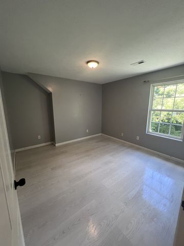 921 Jordan Cir, White Bluff, TN 37187