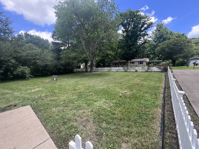921 Jordan Cir, White Bluff, TN 37187