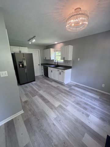 921 Jordan Cir, White Bluff, TN 37187