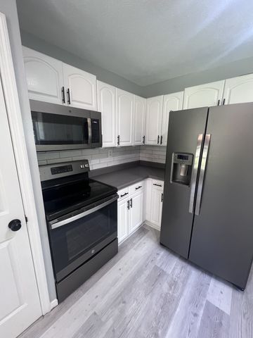 921 Jordan Cir, White Bluff, TN 37187
