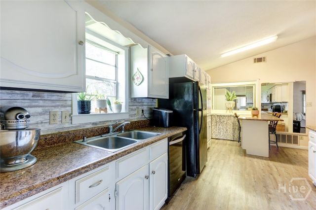 201 Russ Circle, Savannah, GA 31406