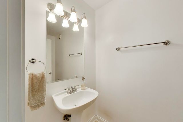 230 W Division Street 1107, Chicago, IL 60610