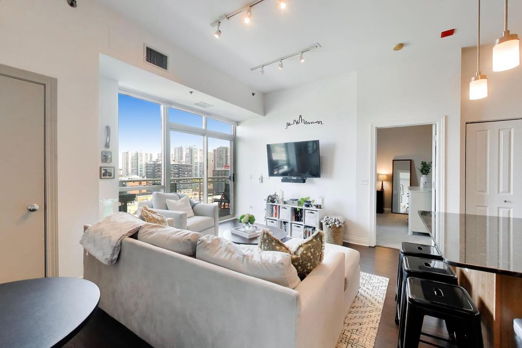 230 W Division Street 1107, Chicago, IL 60610 — photo 3