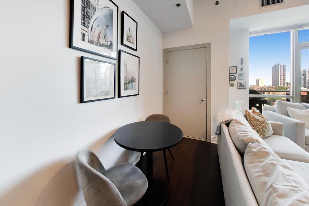 230 W Division Street 1107, Chicago, IL 60610 — photo 4