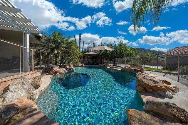 24363 Del Amo Road, Ramona, CA 92065