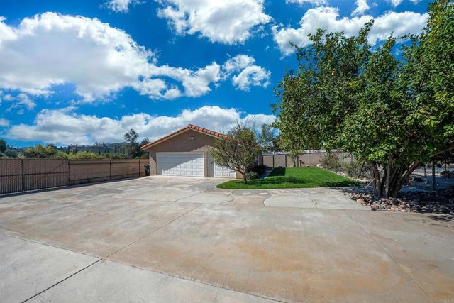 24363 Del Amo Road, Ramona, CA 92065